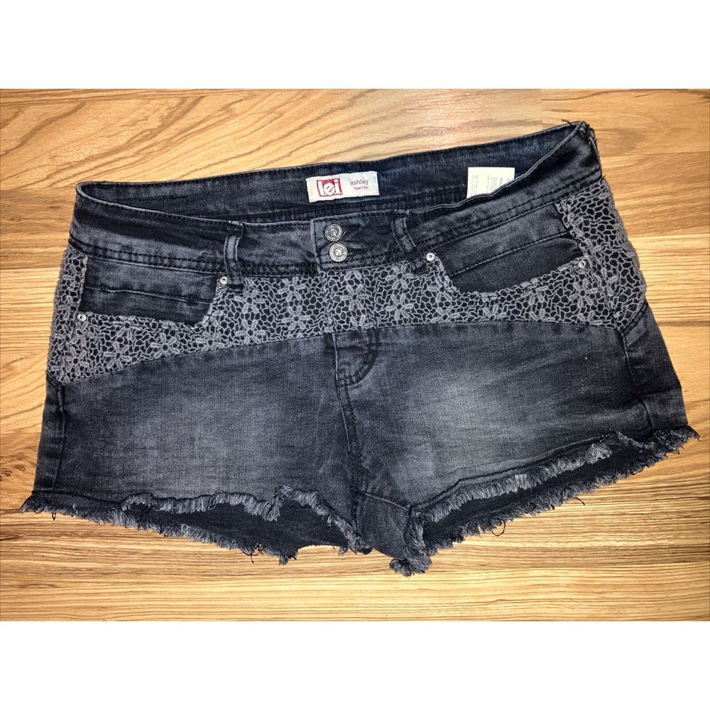 L.E.I Ashley Low Rise Cut-Off Denim Short Women's Junior Size 11 Black Raw Hem - Picture 1 of 5